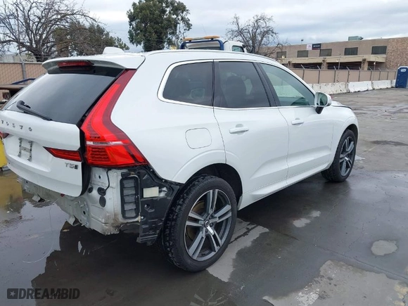 2018 Volvo XC60 Momentum with VIN YV4102RK6J1008472, listed as a IAAI auction lot 41789008 with 64,123 mi miles. Bid and sale history available at carsss.com. Image 4.