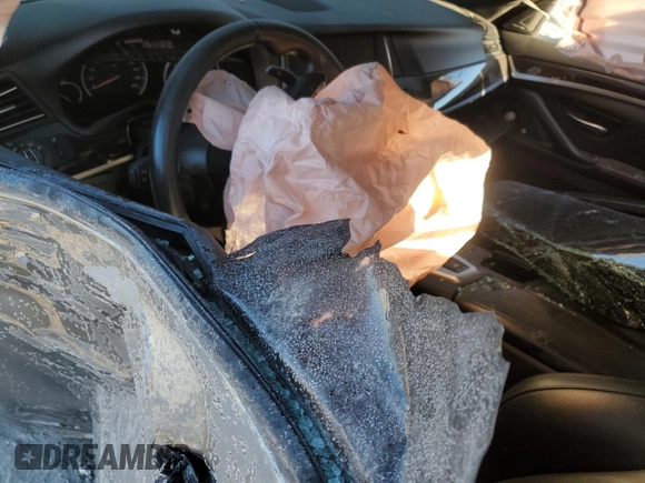 2014 BMW M5 z VIN WBSFV9C57ED593159, wystawiony jako Copart lot #87475634 z przebiegiem Nie podano mil oraz Szkody całkowita. Historia ofert i sprzedaży dostępna na DreamBid. Obrazek 8.
