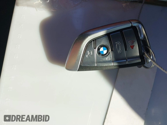 2019 BMW M5 z VIN WBSJF0C55KB284980, wystawiony jako IAAI lot #39406520 z przebiegiem 24 919 mil mil oraz . Historia ofert i sprzedaży dostępna na DreamBid. Obrazek 11.