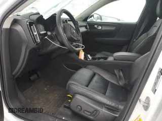 2023 Volvo XC40 Plus Dark Theme с VIN YV4L12UW2P2083723, выставлен на аукционе Copart как лот 44937995 с пробегом 8 488 миль миль и Списание • Salvage title. История ставок и продаж доступна на DreamBid. Изображение 7.