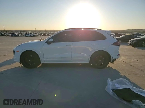 2017 Porsche Cayenne GTS z VIN WP1AD2A23HLA81234, wystawiony jako Copart lot #49897205 z przebiegiem 75 835 mil mil oraz Szkoda całkowita • Salvage title. Historia ofert i sprzedaży dostępna na DreamBid. Obrazek 12.