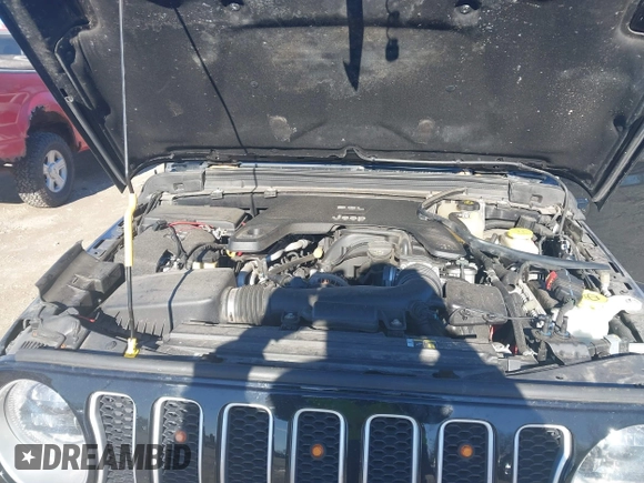 2018 Jeep Wrangler Unlimited Sahara z VIN 1C4HJXEG9JW216717, wystawiony jako IAAI lot #40908017 z przebiegiem 87 954 mil mil oraz . Historia ofert i sprzedaży dostępna na DreamBid. Obrazek 10.