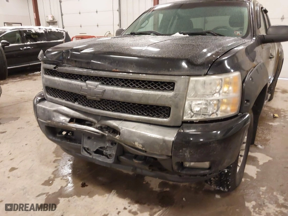 2010 Chevrolet Silverado 1500 LT with VIN 1GCSKSE33AZ150361, listed as a IAAI auction lot 41589213 with 197,263 mi miles. Bid and sale history available at carsss.com. Image 6.