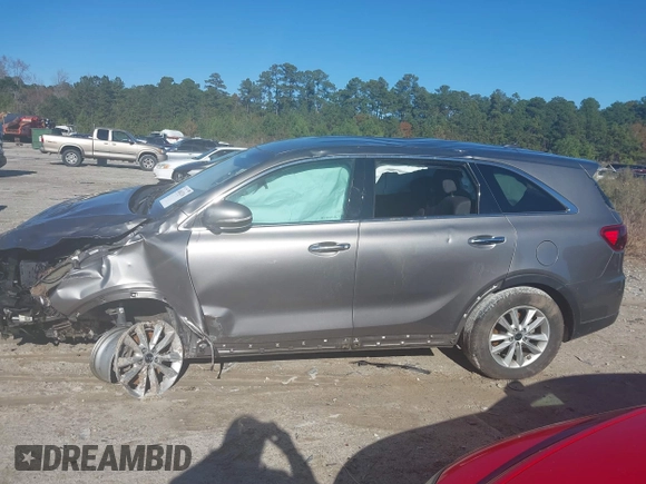 2019 Kia Sorento LX V6 with VIN 5XYPGDA55KG483672, listed as a IAAI auction lot 41043216 with 163,173 mi miles. Bid and sale history available at carsss.com. Image 13.