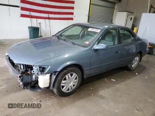 2001 Toyota Camry CE z VIN 4T1BG28K21U863443, wystawiony jako Copart lot #55664985 z przebiegiem 164 055 mil mil oraz Szkoda całkowita • Salvage title. Historia ofert i sprzedaży dostępna na DreamBid. Obrazek 1.