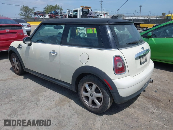 2009 MINI Cooper Hardtop with VIN WMWMF33569TU75508, listed as a IAAI auction lot 42090523 with 247,856 mi miles. Bid and sale history available at carsss.com. Image 3.