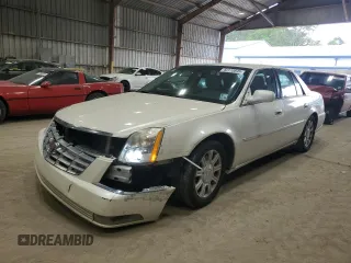 2010 Cadillac DTS 1SA z VIN 1G6KA5EYXAU128437, wystawiony jako Copart lot #60110845 z przebiegiem 205 041 mil mil oraz Szkoda całkowita • Salvage title. Historia ofert i sprzedaży dostępna na DreamBid. Obrazek 1.