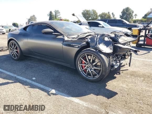 2018 Aston Martin DB11 z VIN SCFRMFAV1JGL05008, wystawiony jako Copart lot #77024394 z przebiegiem Nie podano mil oraz Szkody całkowita. Historia ofert i sprzedaży dostępna na DreamBid. Obrazek 4.