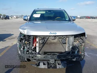 2013 Jeep Grand Cherokee Overland with VIN 1C4RJECG9DC545886, listed as a IAAI auction lot 41998913 with 166,077 mi miles. Bid and sale history available at carsss.com. Image 13.