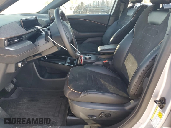 2022 Ford Mustang Mach-E GT z VIN 3FMTK4SE8NMA28748, wystawiony jako Copart lot #48970145 z przebiegiem 44 771 mil mil oraz Szkoda całkowita • Salvage title. Historia ofert i sprzedaży dostępna na DreamBid. Obrazek 7.