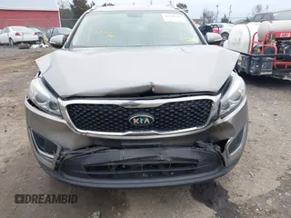 2016 Kia Sorento LX with VIN 5XYPGDA33GG145760, listed as a IAAI auction lot 41138936 with 156,010 mi miles. Bid and sale history available at carsss.com. Image 6.