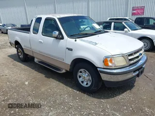 1997 Ford F-250 z VIN 1FTFX27L2VKB87268, wystawiony jako IAAI lot #42434150 z przebiegiem 212 340 mil mil oraz . Historia ofert i sprzedaży dostępna na DreamBid. Obrazek 1.