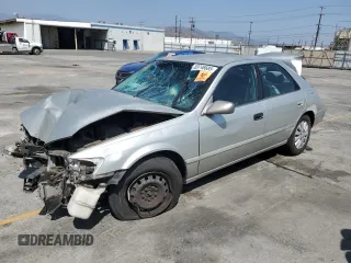 2001 Toyota Camry CE z VIN 4T1BG22K41U045298, wystawiony jako Copart lot #59746685 z przebiegiem Nie podano mil oraz Szkoda całkowita • Salvage title. Historia ofert i sprzedaży dostępna na DreamBid. Obrazek 1.