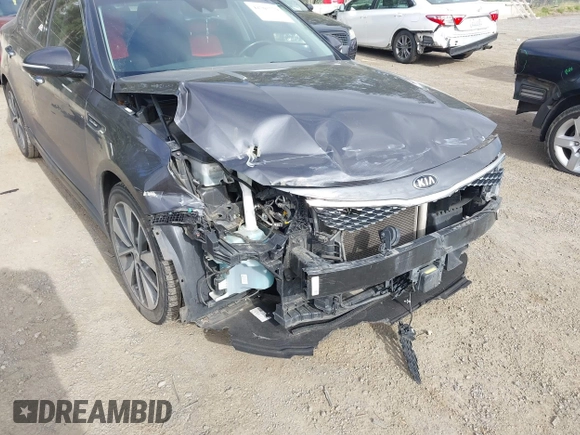 2016 Kia Optima SX Turbo z VIN 5XXGW4L28GG010897, wystawiony jako IAAI lot #42703779 z przebiegiem 121 918 mil mil oraz . Historia ofert i sprzedaży dostępna na DreamBid. Obrazek 6.
