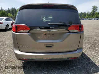 2017 Chrysler Pacifica Limited with VIN 2C4RC1GGXHR679820, listed as a Copart auction lot 60559165 with 68,425 mi miles and Salvage title. Bid and sale history available at DreamBid. Image 6.