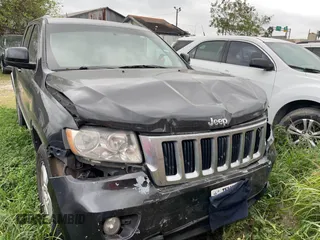 2012 Jeep Grand Cherokee Laredo with VIN 1C4RJEAG8CC119401, listed as a IAAI auction lot 41724335 with 233,265 mi miles. Bid and sale history available at carsss.com. Image 6.