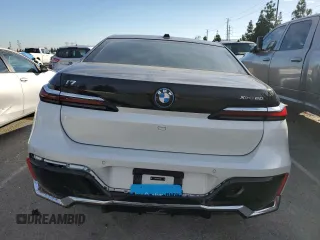 2023 BMW i7 xDrive60 z VIN WBY53EJ05PCN85609, wystawiony jako Copart lot #37740884 z przebiegiem Nie podano mil oraz . Historia ofert i sprzedaży dostępna na DreamBid. Obrazek 6.