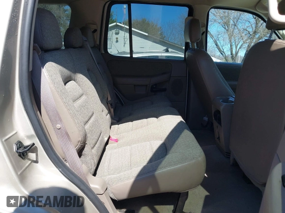 2004 Ford Explorer XLS z VIN 1FMZU72E14UC11599, wystawiony jako IAAI lot #41749597 z przebiegiem 82 805 mil mil oraz . Historia ofert i sprzedaży dostępna na DreamBid. Obrazek 8.