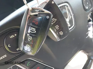 2016 Hyundai Equus Signature z VIN KMHGH4JH7GU102560, wystawiony jako IAAI lot #42405555 z przebiegiem 95 702 mil mil oraz . Historia ofert i sprzedaży dostępna na DreamBid. Obrazek 11.