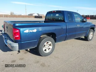 2005 Dodge Dakota SLT with VIN 1D7HW42N15S365967, listed as a IAAI auction lot 41798935 with 220,243 mi miles and . Bid and sale history available at DreamBid. Image 4.