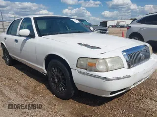 2009 Mercury Grand Marquis LS with VIN 2MEHM75V99X624610, listed as a IAAI auction lot 42027129 with 204,993 mi miles. Bid and sale history available at carsss.com. Image 1.