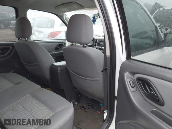 2006 Ford Escape XLT with VIN 1FMYU03Z46KB87723, listed as a IAAI auction lot 41176961 with 1 mi miles. Bid and sale history available at carsss.com. Image 8.