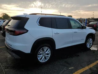 2024 GMC Acadia FWD Elevation z VIN 1GKENKKS7RJ171373, wystawiony jako Copart lot #68134624 z przebiegiem 1632 mil mil oraz Szkody całkowita. Historia ofert i sprzedaży dostępna na DreamBid. Obrazek 3.