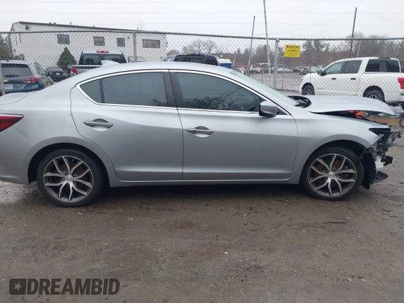 2019 Acura ILX w/Premium Pkg with VIN 19UDE2F78KA014830, listed as a IAAI auction lot 38611591 with 70,944 mi miles. Bid and sale history available at carsss.com. Image 13.