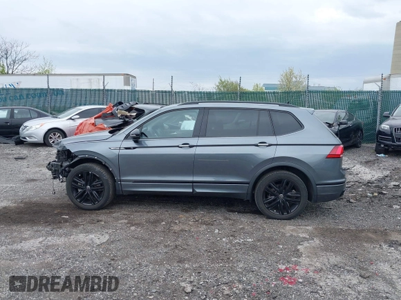 2022 Volkswagen Tiguan SE R-Line Black z VIN 3VVCB7AX9NM014741, wystawiony jako IAAI lot #42043123 z przebiegiem 71 777 mil mil oraz . Historia ofert i sprzedaży dostępna na DreamBid. Obrazek 15.