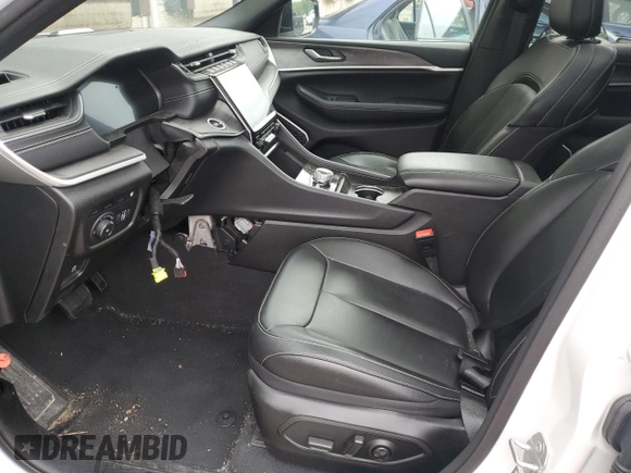 2024 Jeep Grand Cherokee with VIN 1C4RJYB60R8531766, listed as a Copart auction lot 63136725 with 32,173 mi miles and Clean title. Bid and sale history available at DreamBid. Image 7.