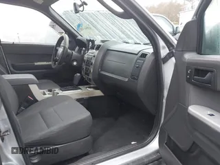 2011 Ford Escape XLT z VIN 1FMCU9DG1BKB17330, wystawiony jako IAAI lot #41822516 z przebiegiem 154 243 mil mil oraz . Historia ofert i sprzedaży dostępna na DreamBid. Obrazek 5.