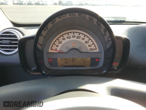 2014 Smart fortwo Pure z VIN WMEEJ3BA0EK744172, wystawiony jako Copart lot #87331964 z przebiegiem 85 162 mil mil oraz Czysty tytuł • Clean title. Historia ofert i sprzedaży dostępna na DreamBid. Obrazek 9.