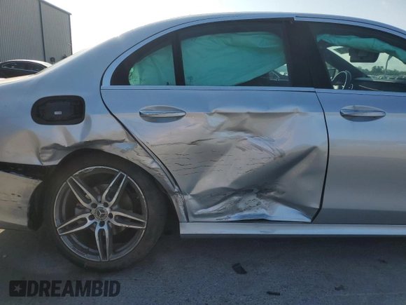 2020 Mercedes-Benz E 350 z VIN W1KZF8DB2LA828359, wystawiony jako Copart lot #55533875 z przebiegiem 120 930 mil mil oraz Szkoda całkowita • Salvage title. Historia ofert i sprzedaży dostępna na DreamBid. Obrazek 10.