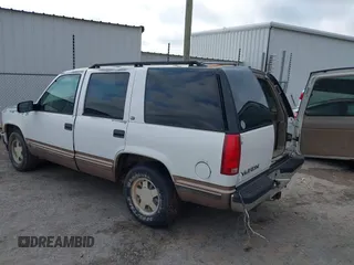 1997 GMC Yukon with VIN 1GKEC13R8VJ761054, listed as a IAAI auction lot 40070531 with 237,043 mi miles. Bid and sale history available at carsss.com. Image 3.
