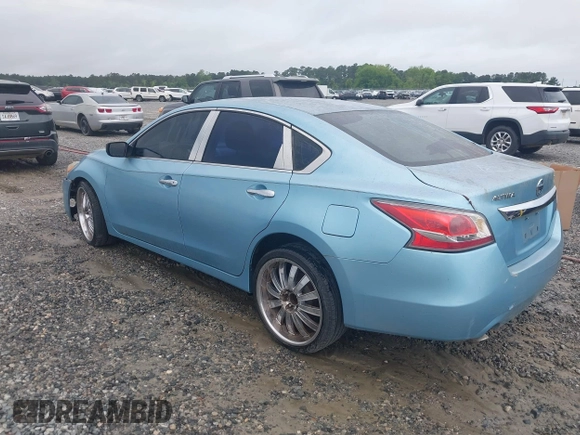 2015 Nissan Altima 2.5 S with VIN 1N4AL3AP2FN328451, listed as a IAAI auction lot 42113355 with 221,659 mi miles. Bid and sale history available at carsss.com. Image 3.