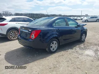 2016 Chevrolet Sonic LT z VIN 1G1JC5SB3G4101181, wystawiony jako IAAI lot #41910663 z przebiegiem 98 018 mil mil oraz . Historia ofert i sprzedaży dostępna na DreamBid. Obrazek 4.