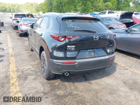 2025 Mazda CX-30 S Select Sport z VIN 3MVDMBBM3SM784464, wystawiony jako IAAI lot #42085045 z przebiegiem 1 953 mil mil oraz . Historia ofert i sprzedaży dostępna na DreamBid. Obrazek 3.