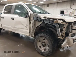 2018 Ford Super Duty F-250 SRW XL with VIN 1FT7W2B62JEB55938, listed as a IAAI auction lot 41236499 with 276,458 mi miles. Bid and sale history available at carsss.com. Image 6.