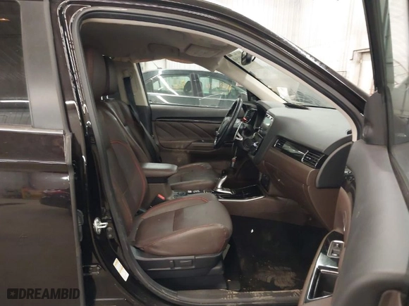 2018 Mitsubishi Outlander PHEV SEL with VIN JA4J24A51JZ051532, listed as a IAAI auction lot 41191560 with 30889 miles. Bid and sale history available at carsss.com. Image 5.