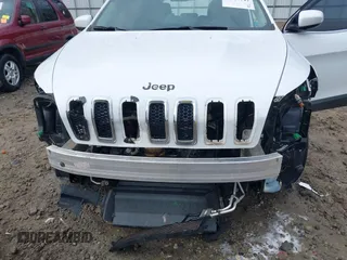 2017 Jeep Cherokee Latitude z VIN 1C4PJLCS9HW643000, wystawiony jako IAAI lot #41459737 z przebiegiem 125 781 mil mil oraz . Historia ofert i sprzedaży dostępna na DreamBid. Obrazek 6.