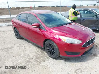 2017 Ford Focus SE z VIN 1FADP3F23HL313857, wystawiony jako IAAI lot #42181530 z przebiegiem 93 478 mil mil oraz . Historia ofert i sprzedaży dostępna na DreamBid. Obrazek 1.