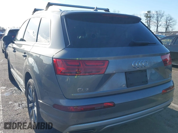 2017 Audi Q7 Premium Plus z VIN WA1LAAF78HD050275, wystawiony jako IAAI lot #41857583 z przebiegiem 68 612 mil mil oraz . Historia ofert i sprzedaży dostępna na DreamBid. Obrazek 3.
