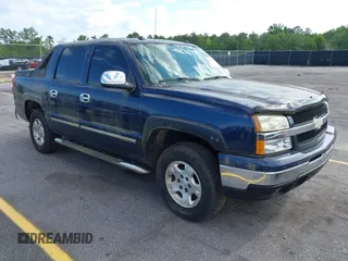 2004 Chevrolet Avalanche Z71 with VIN 3GNEK12T74G265777, listed as a IAAI auction lot 42173825 with 239,216 mi miles. Bid and sale history available at carsss.com. Image 1.