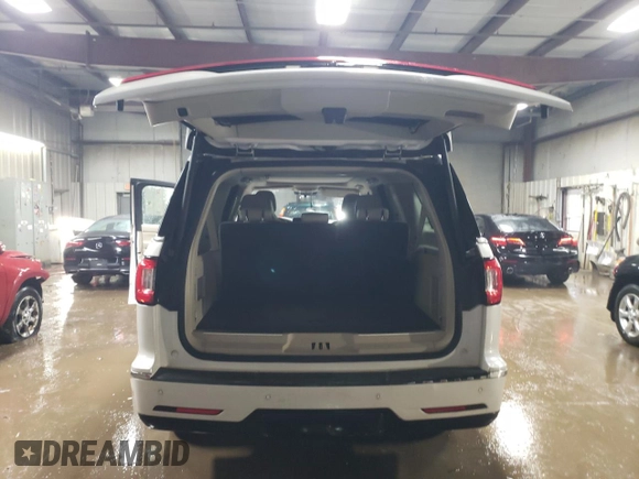 2018 Lincoln Navigator Reserve with VIN 5LMJJ3LT4JEL05314, listed as a Copart auction lot 47686825 with 70,679 mi miles and Salvage title. Bid and sale history available at DreamBid. Image 6.