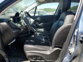 2018 FIAT 500X Urbana Edition z VIN ZFBCFXCB6JP642249, wystawiony jako Copart lot #55864355 z przebiegiem 60 798 mil mil oraz Szkoda całkowita • Salvage title. Historia ofert i sprzedaży dostępna na DreamBid. Obrazek 7.