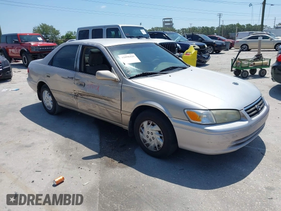 2000 Toyota Camry CE z VIN 4T1BG22K5YU972322, wystawiony jako IAAI lot #42098429 z przebiegiem 122 351 mil mil oraz . Historia ofert i sprzedaży dostępna na DreamBid. Obrazek 1.