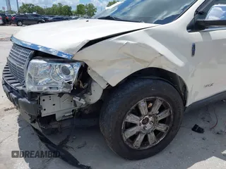 2008 Lincoln MKX z VIN 2LMDU88C28BJ37258, wystawiony jako IAAI lot #42274938 z przebiegiem Nie podano mil oraz . Historia ofert i sprzedaży dostępna na DreamBid. Obrazek 6.