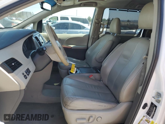 2013 Toyota Sienna XLE AAS с VIN 5TDYK3DC8DS391355, выставлен на аукционе Copart как лот 59232155 с пробегом 230 999 миль миль и Списание • Salvage title. История ставок и продаж доступна на DreamBid. Изображение 7.