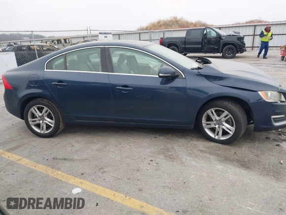 2015 Volvo S60 T5 Drive-E Premier z VIN YV126MFK1F2336786, wystawiony jako IAAI lot #41184378 z przebiegiem 134 482 mil mil oraz . Historia ofert i sprzedaży dostępna na DreamBid. Obrazek 13.