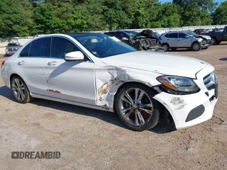 2015 Mercedes-Benz C 300 z VIN 55SWF4JB6FU051639, wystawiony jako IAAI lot #42187934 z przebiegiem 125 256 mil mil oraz . Historia ofert i sprzedaży dostępna na DreamBid. Obrazek 1.